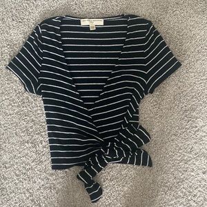 URBAN OUTFITTERS V-NECK WRAP TOP